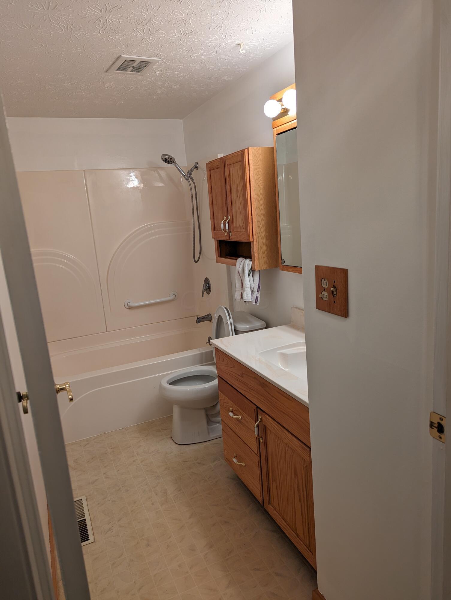 2933 Fleet Road Columbus, OH 43232 - Photo 6 of 14 bathroom
