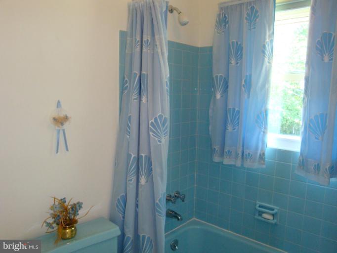 1900 Harewood Road Edgewood, MD 21040 - Photo 4 of 29 a bathroom with a shower