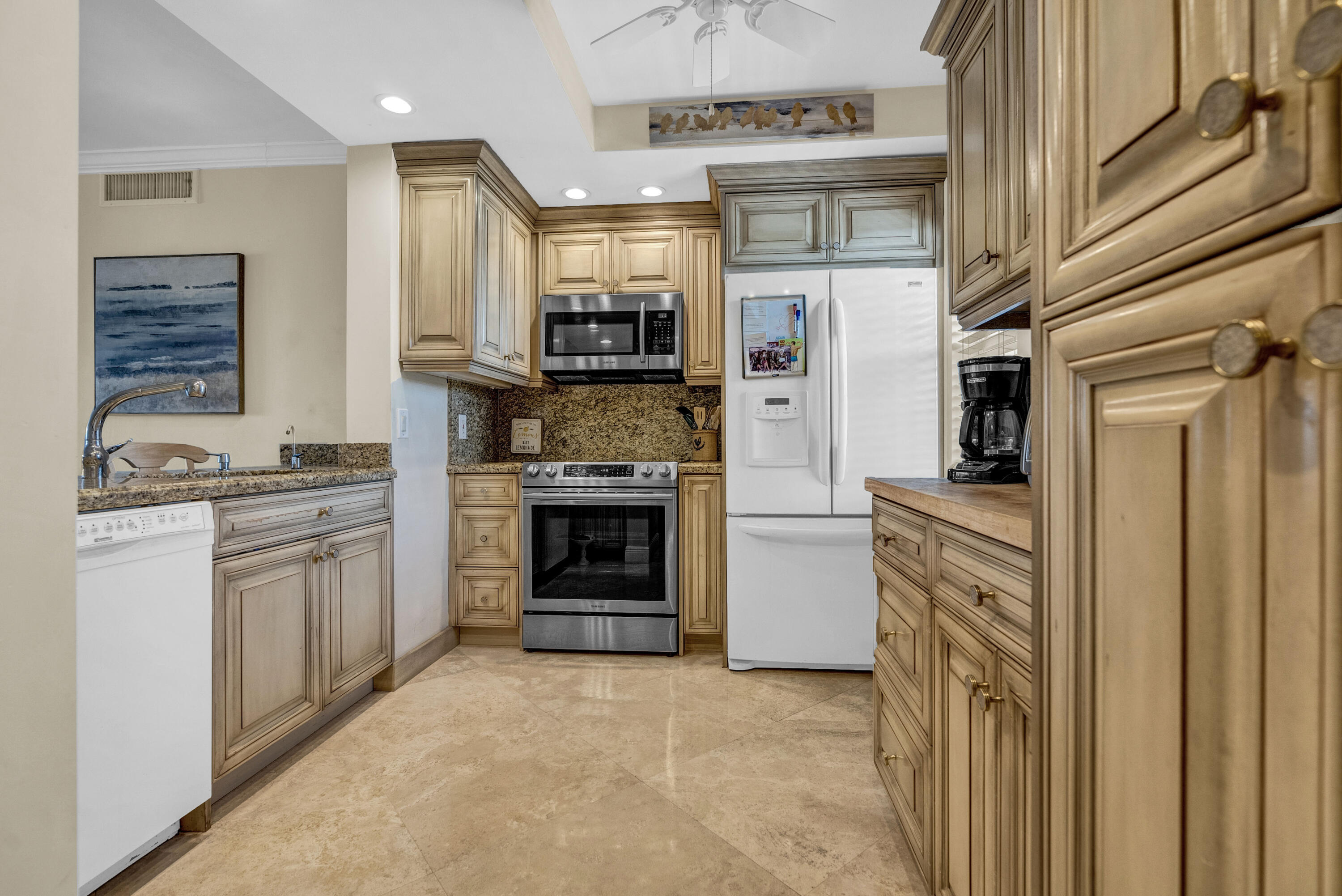 3050 Northeast 48th Court, Unit 305 Lighthouse Point, FL 33064 - Photo 13 of 45 Kitchen