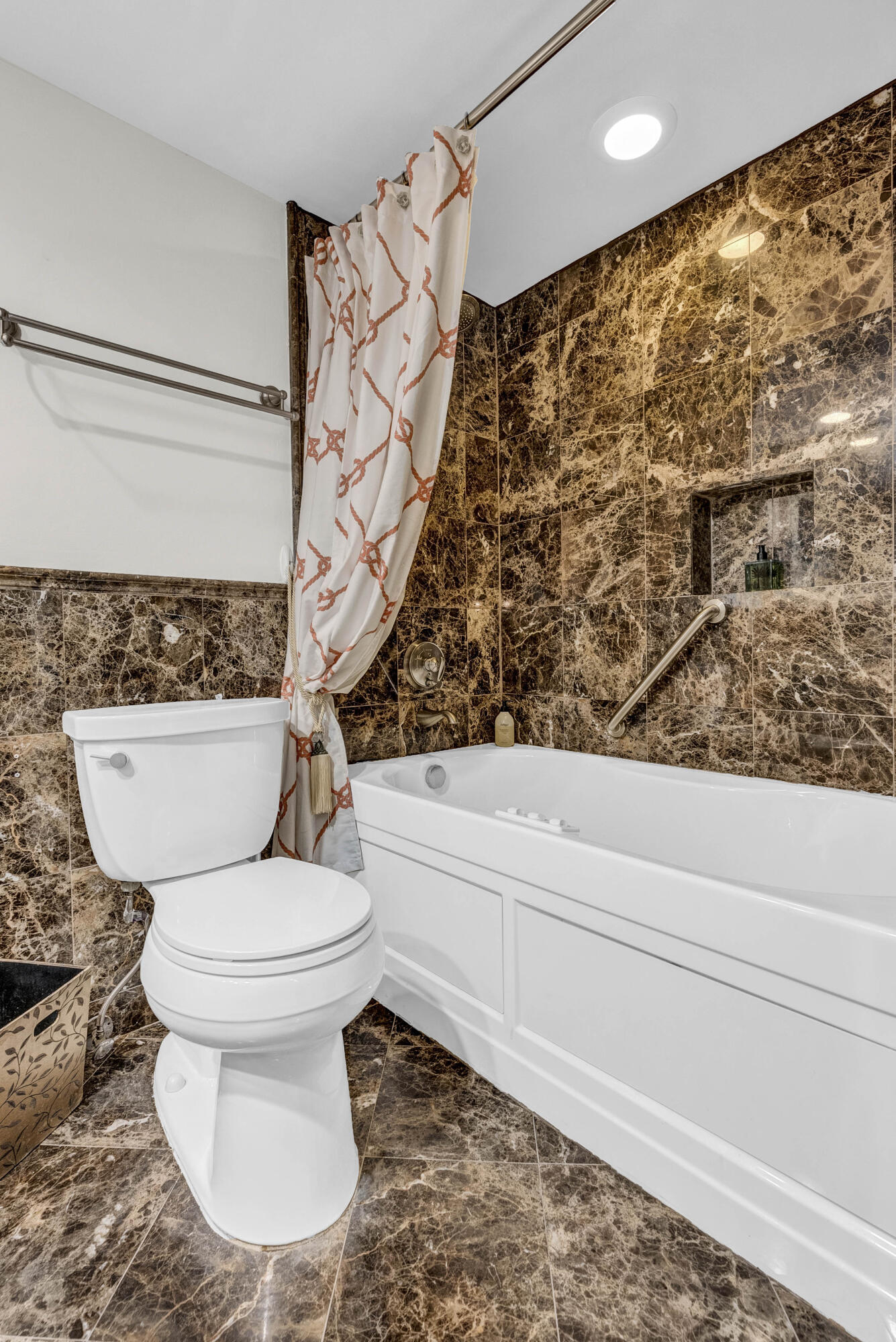 3050 Northeast 48th Court, Unit 305 Lighthouse Point, FL 33064 - Photo 24 of 45 Primary bathroom