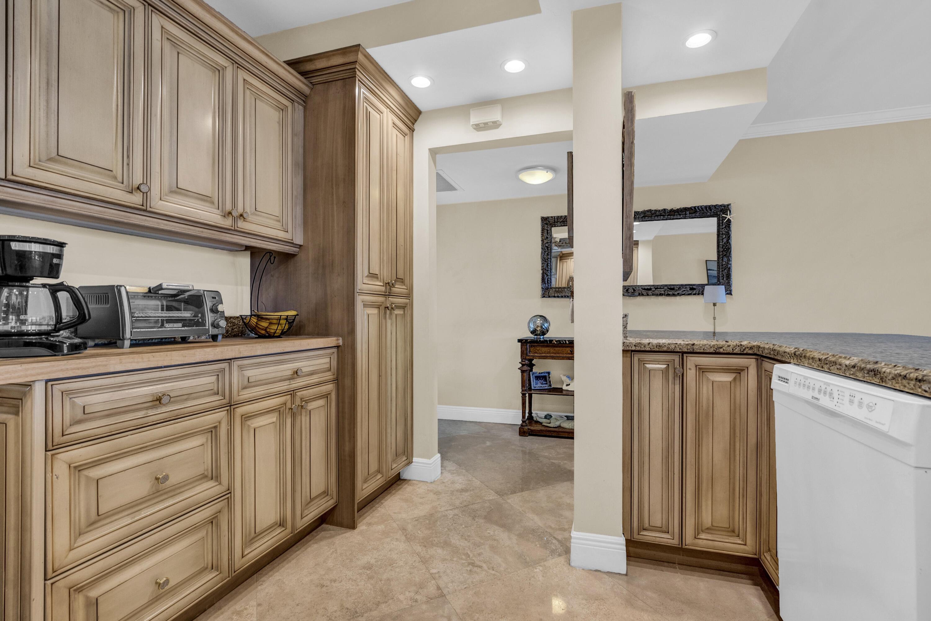 3050 Northeast 48th Court, Unit 305 Lighthouse Point, FL 33064 - Photo 9 of 45 Kitchen