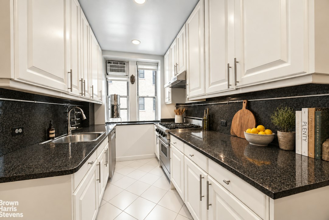 875 Park Avenue, Unit 9A Manhattan, NY 10075 - Photo 7 of 14 Gallery Image 7