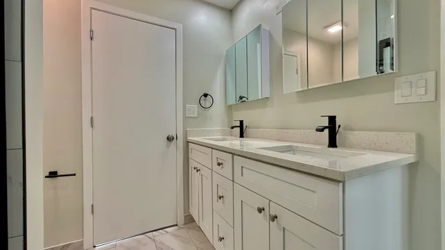 $2,500 | 10 Rugby Court, Glendale Heights, IL 60139