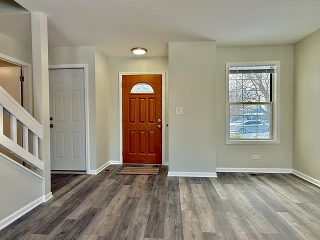 $2,500 | 10 Rugby Court, Glendale Heights, IL 60139