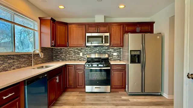 $2,500 | 10 Rugby Court, Glendale Heights, IL 60139