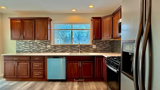 $2,500 | 10 Rugby Court, Glendale Heights, IL 60139