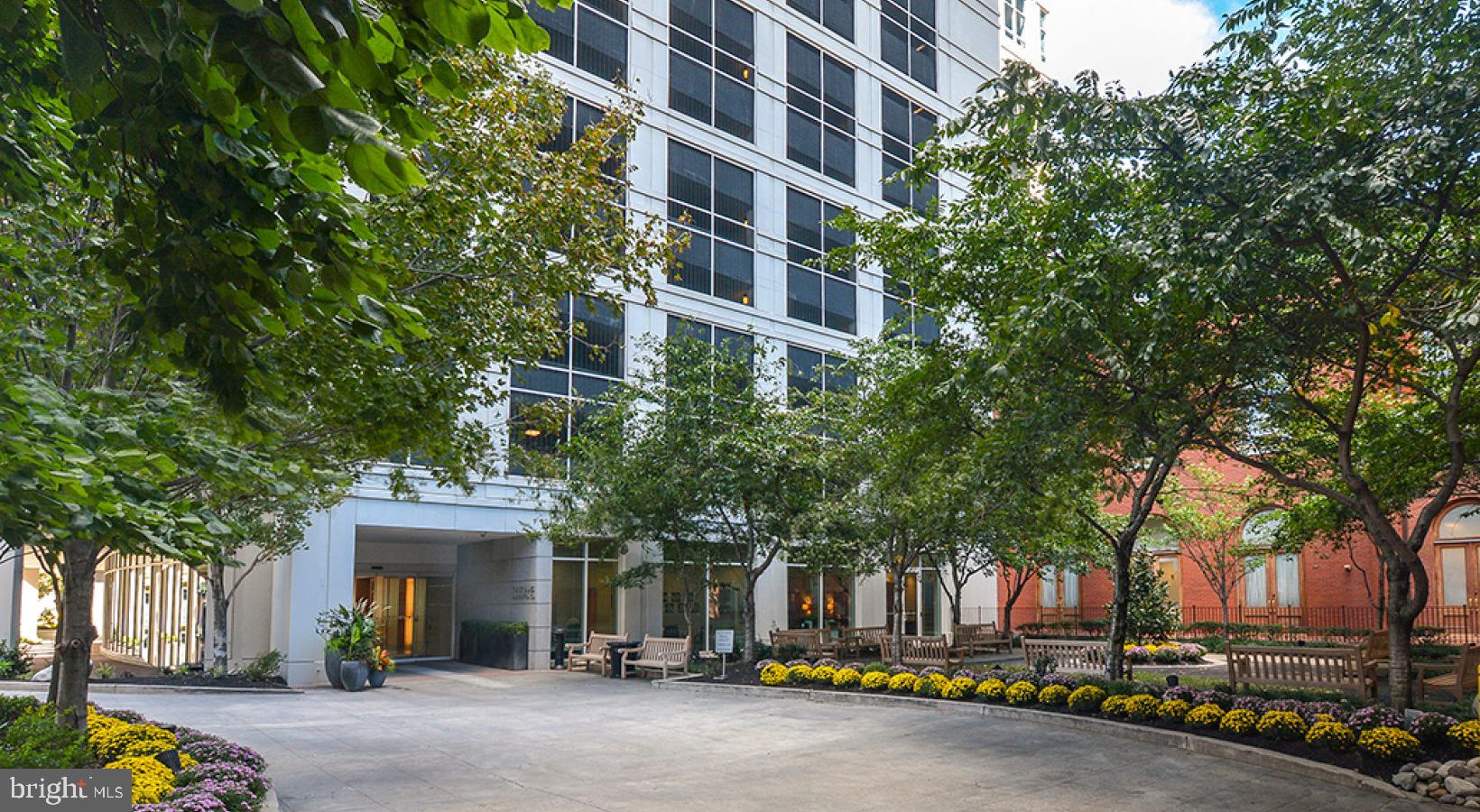 202 West Washington Square, Unit 2403 Philadelphia, PA 19106 - Photo 3 of 18