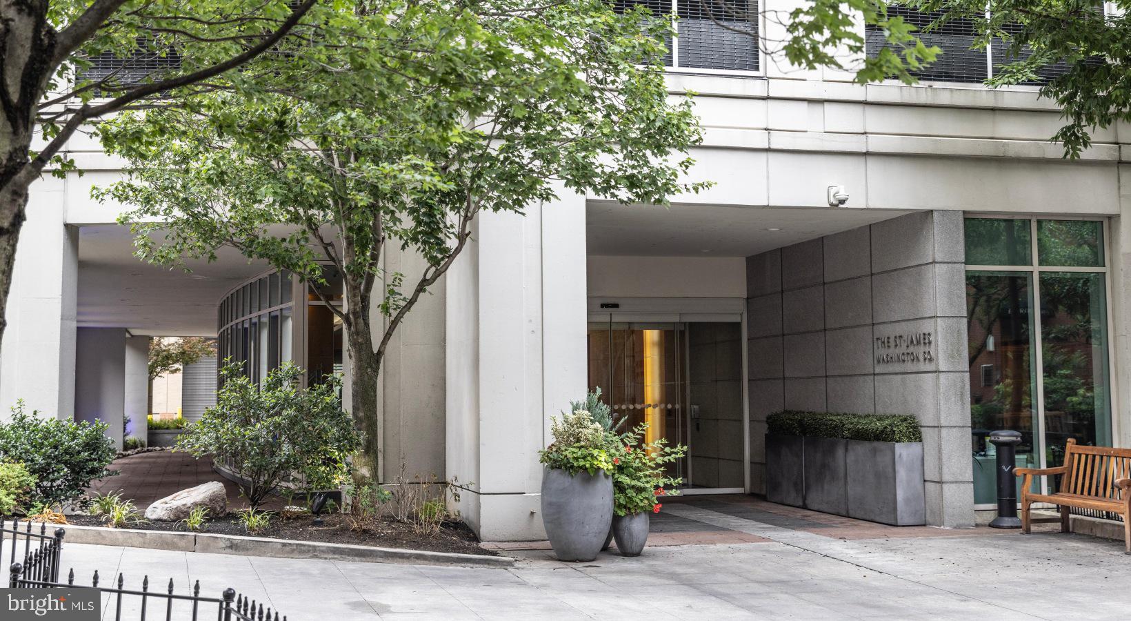 202 West Washington Square, Unit 2403 Philadelphia, PA 19106 - Photo 4 of 18