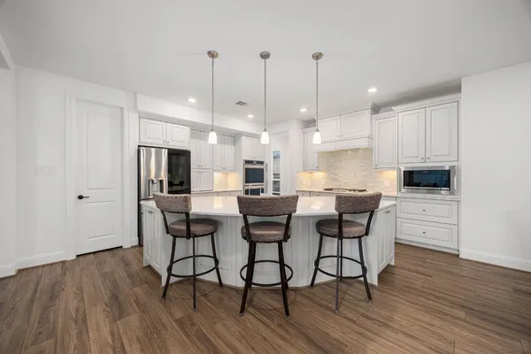 $775,000 | 1021 Lakemont Bend Lane, Pinehurst, TX 77362