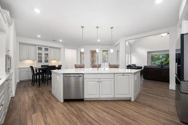 $775,000 | 1021 Lakemont Bend Lane, Pinehurst, TX 77362