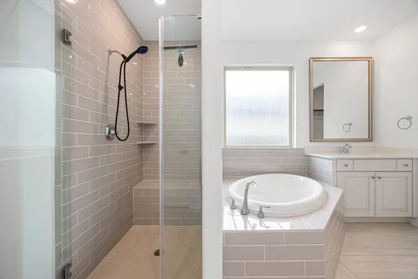 $775,000 | 1021 Lakemont Bend Lane, Pinehurst, TX 77362