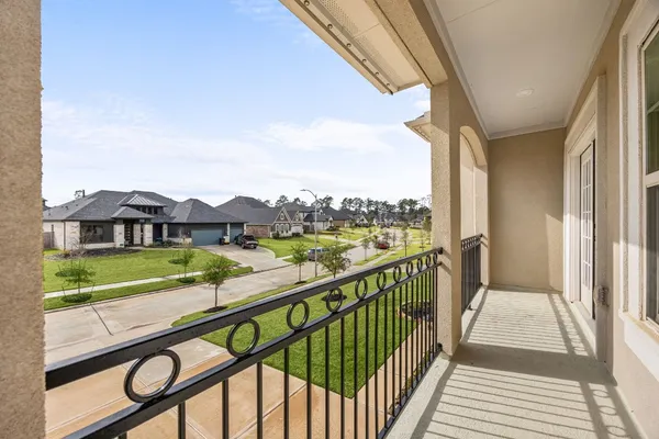 $775,000 | 1021 Lakemont Bend Lane, Pinehurst, TX 77362