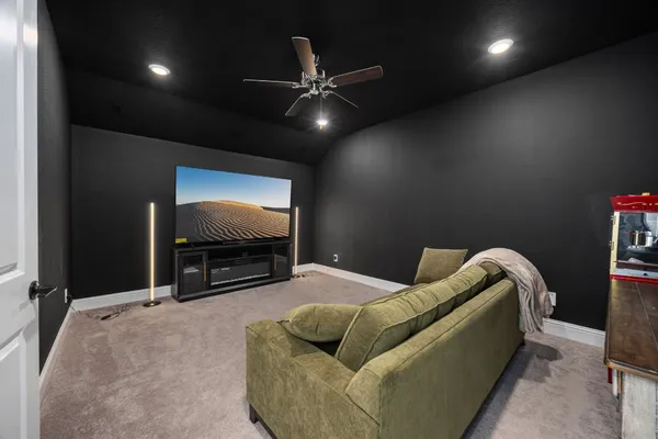 $775,000 | 1021 Lakemont Bend Lane, Pinehurst, TX 77362