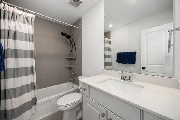 $775,000 | 1021 Lakemont Bend Lane, Pinehurst, TX 77362