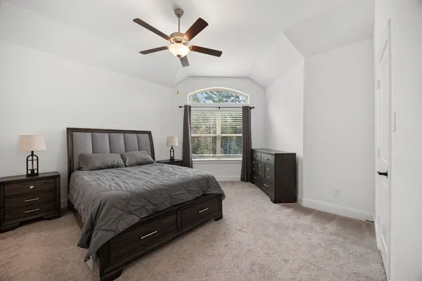 $775,000 | 1021 Lakemont Bend Lane, Pinehurst, TX 77362