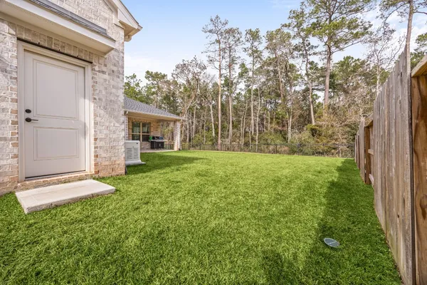 $775,000 | 1021 Lakemont Bend Lane, Pinehurst, TX 77362