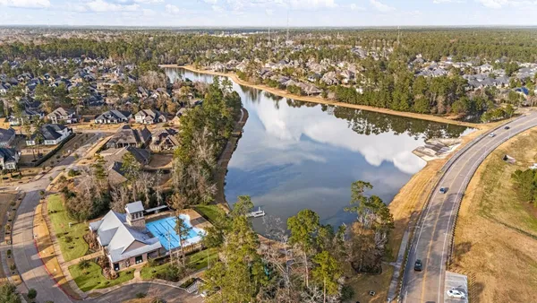 $775,000 | 1021 Lakemont Bend Lane, Pinehurst, TX 77362