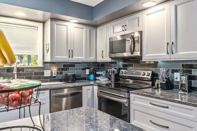 $500,000 | 80 Oak Hill Road, Fletcher, VT 05464