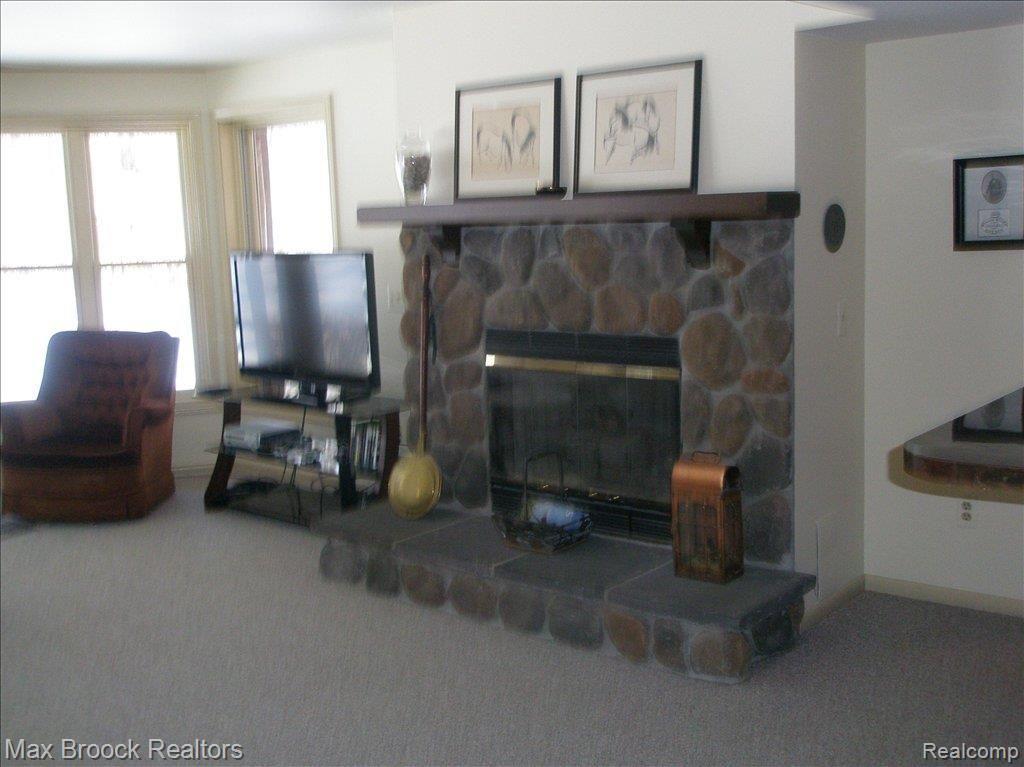 9185 Fox Hollow Road Clarkston, MI 48348 - Photo 17 of 25 Family room 2