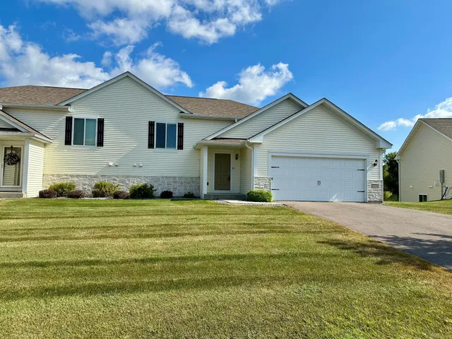 $279,900 | 1026 White Tail Lane, Montrose, MN 55363