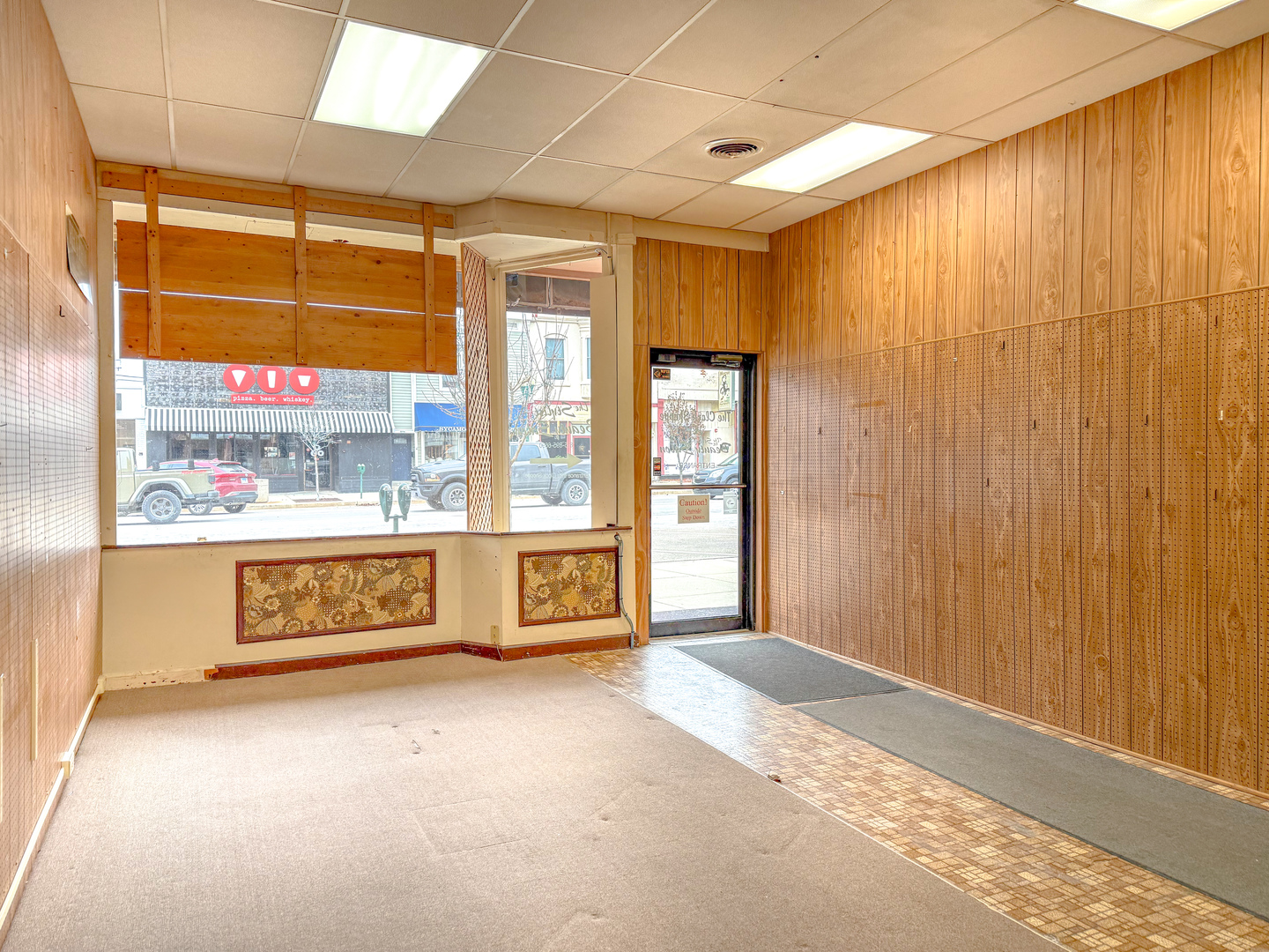 330 West State Street Sycamore, IL 60178 - Photo 3 of 4 a view of an empty room with window