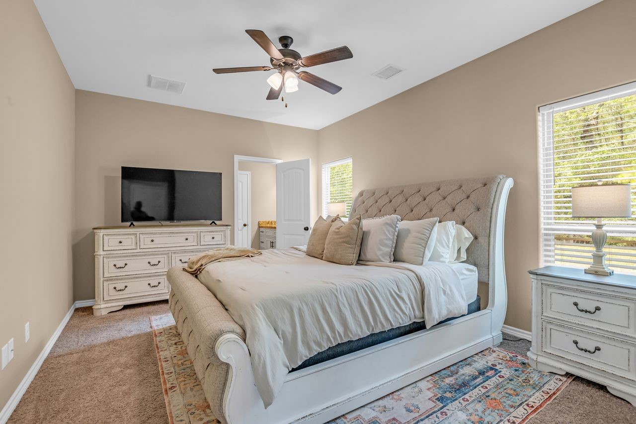 4 Firewood Road Huntsville, TX 77340 - Photo 22 of 36 Primary Bedroom