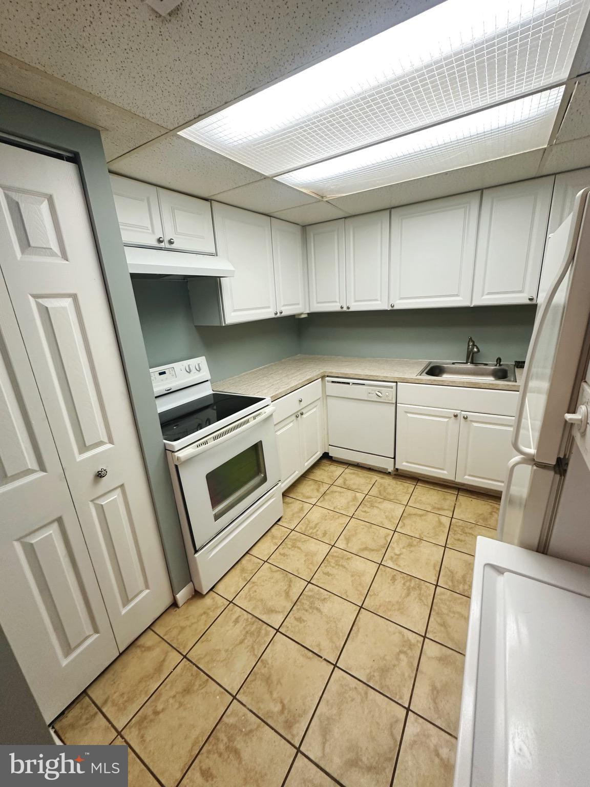 807 C Windstream Way, Unit 807C Edgewood, MD 21040 - Photo 5 of 11 a kitchen with a stove a sink and a refrigerator