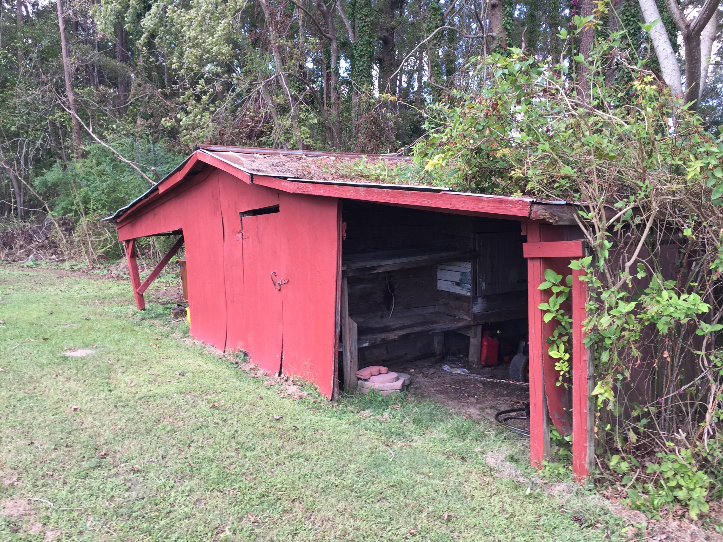 335 Washington Post Road New Bern, NC 28562 - Photo 13 of 38 Old shed needs some work