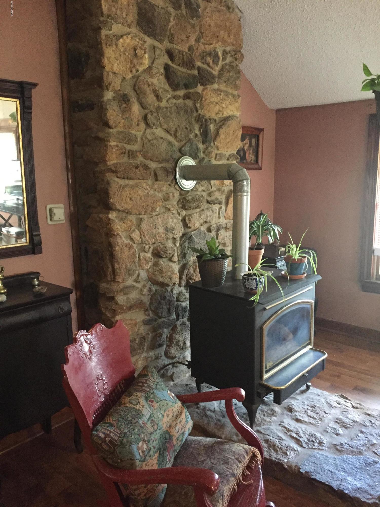 335 Washington Post Road New Bern, NC 28562 - Photo 17 of 38 Gas free standing stove