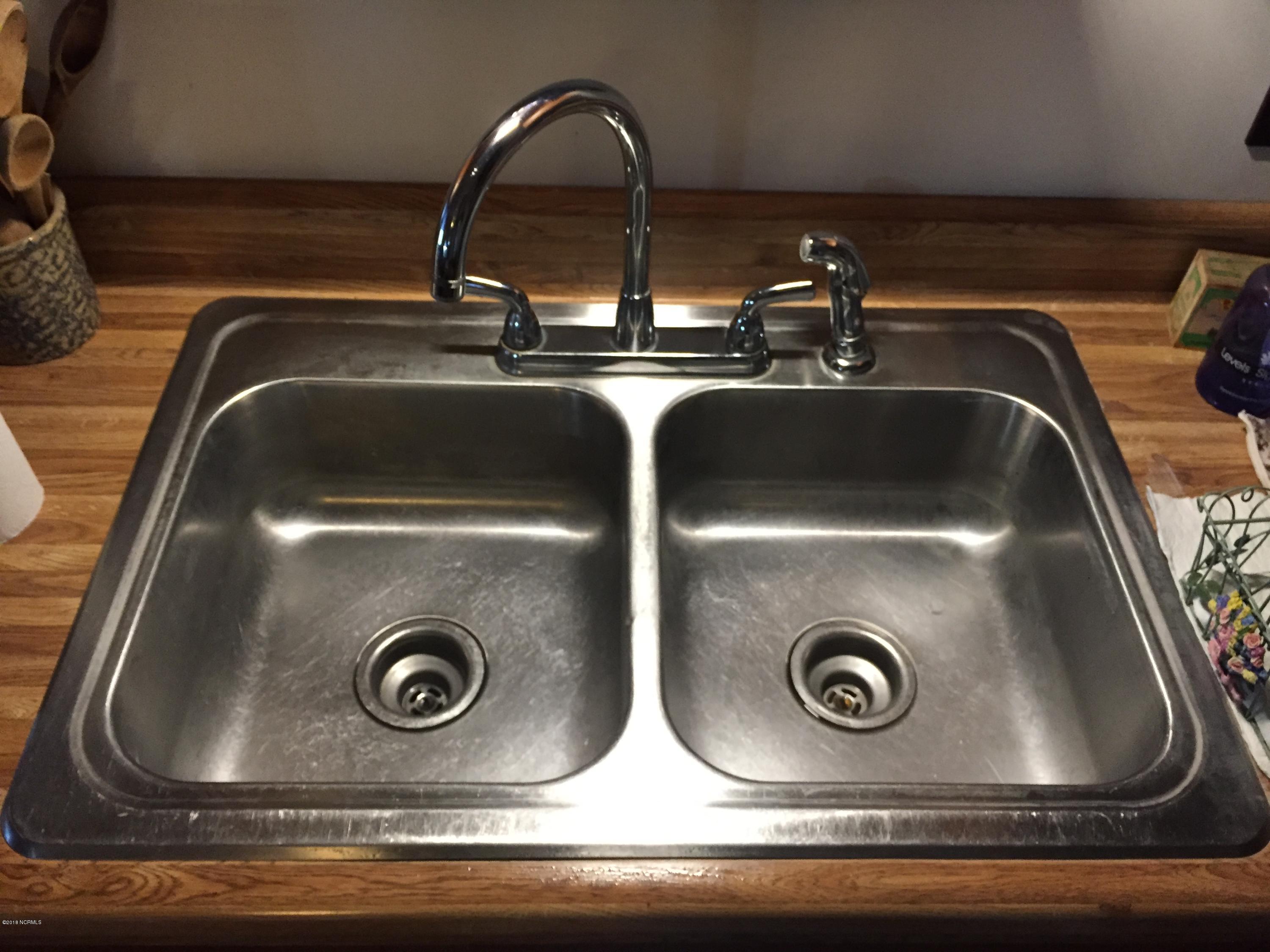 335 Washington Post Road New Bern, NC 28562 - Photo 21 of 38 Deep double bowl kitchen sink