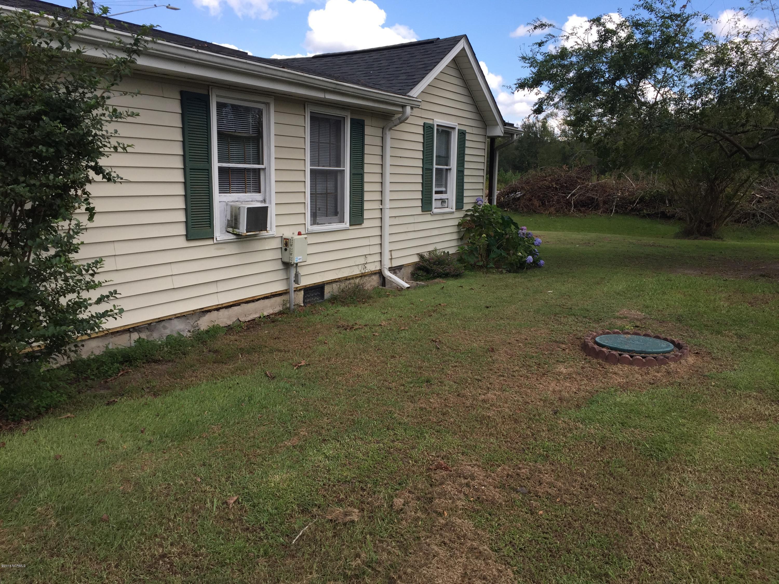 335 Washington Post Road New Bern, NC 28562 - Photo 22 of 38 Side of the house