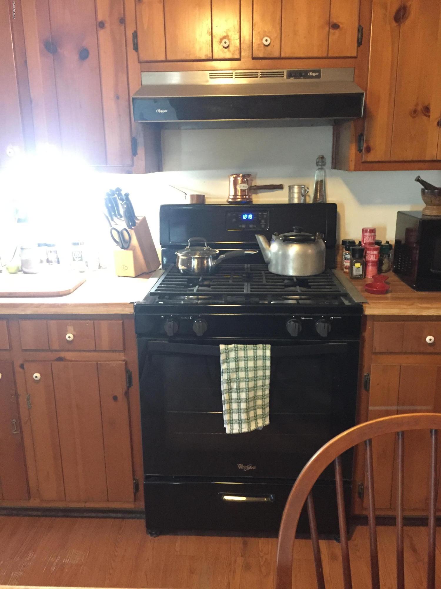 335 Washington Post Road New Bern, NC 28562 - Photo 28 of 38 Stove and vent convey