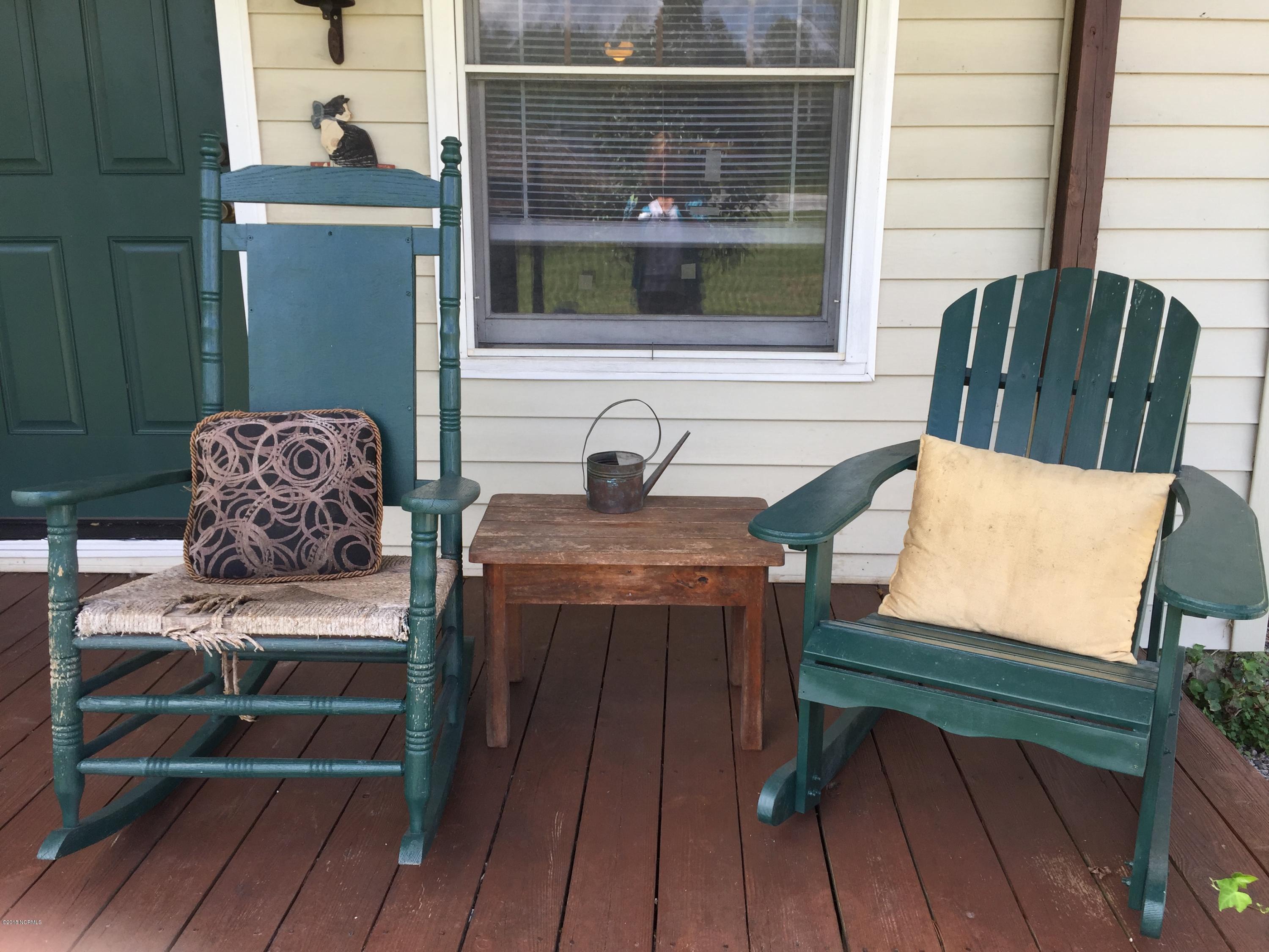 335 Washington Post Road New Bern, NC 28562 - Photo 33 of 38 Large front porch