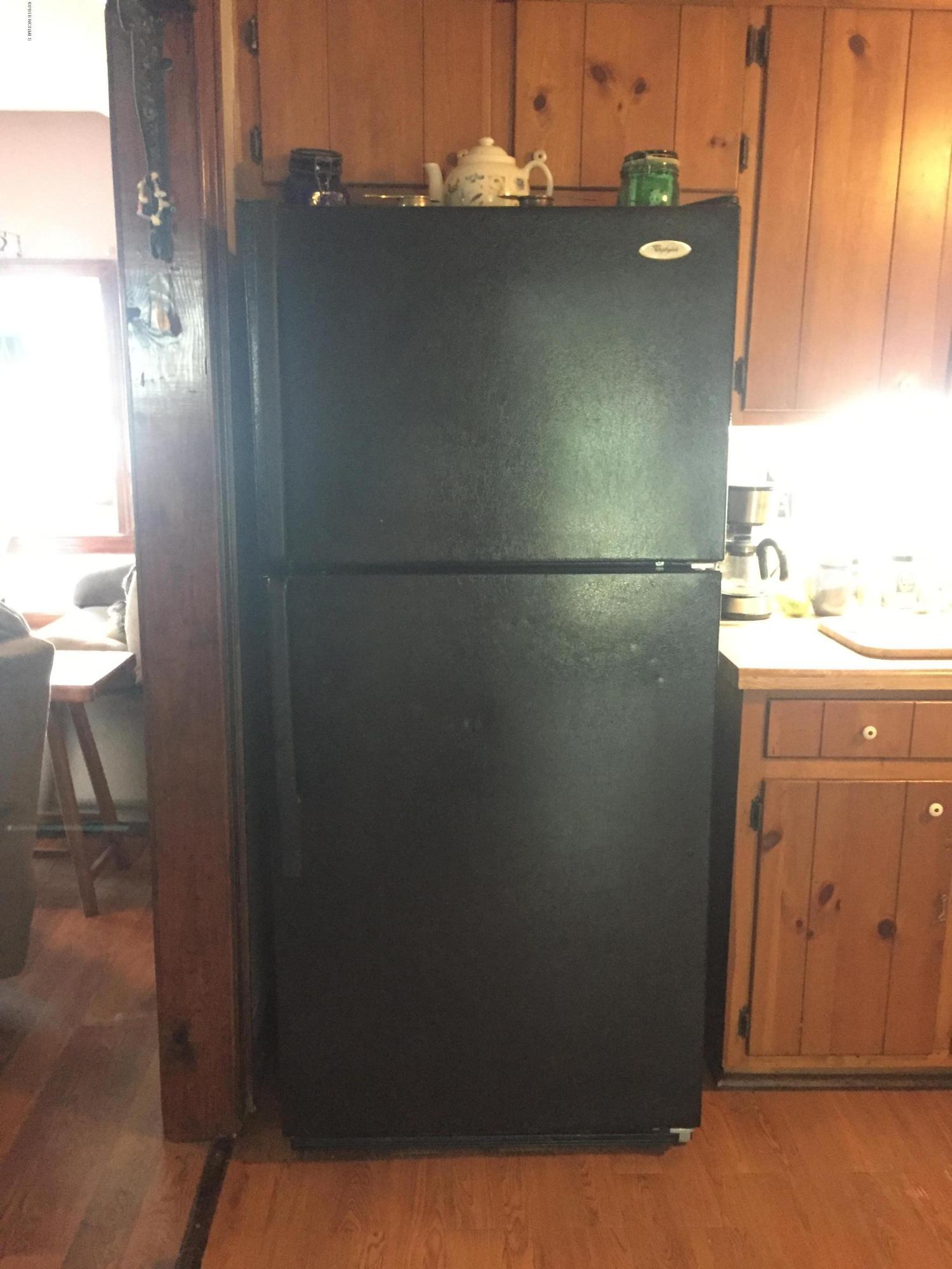 335 Washington Post Road New Bern, NC 28562 - Photo 5 of 38 Refrig conveys