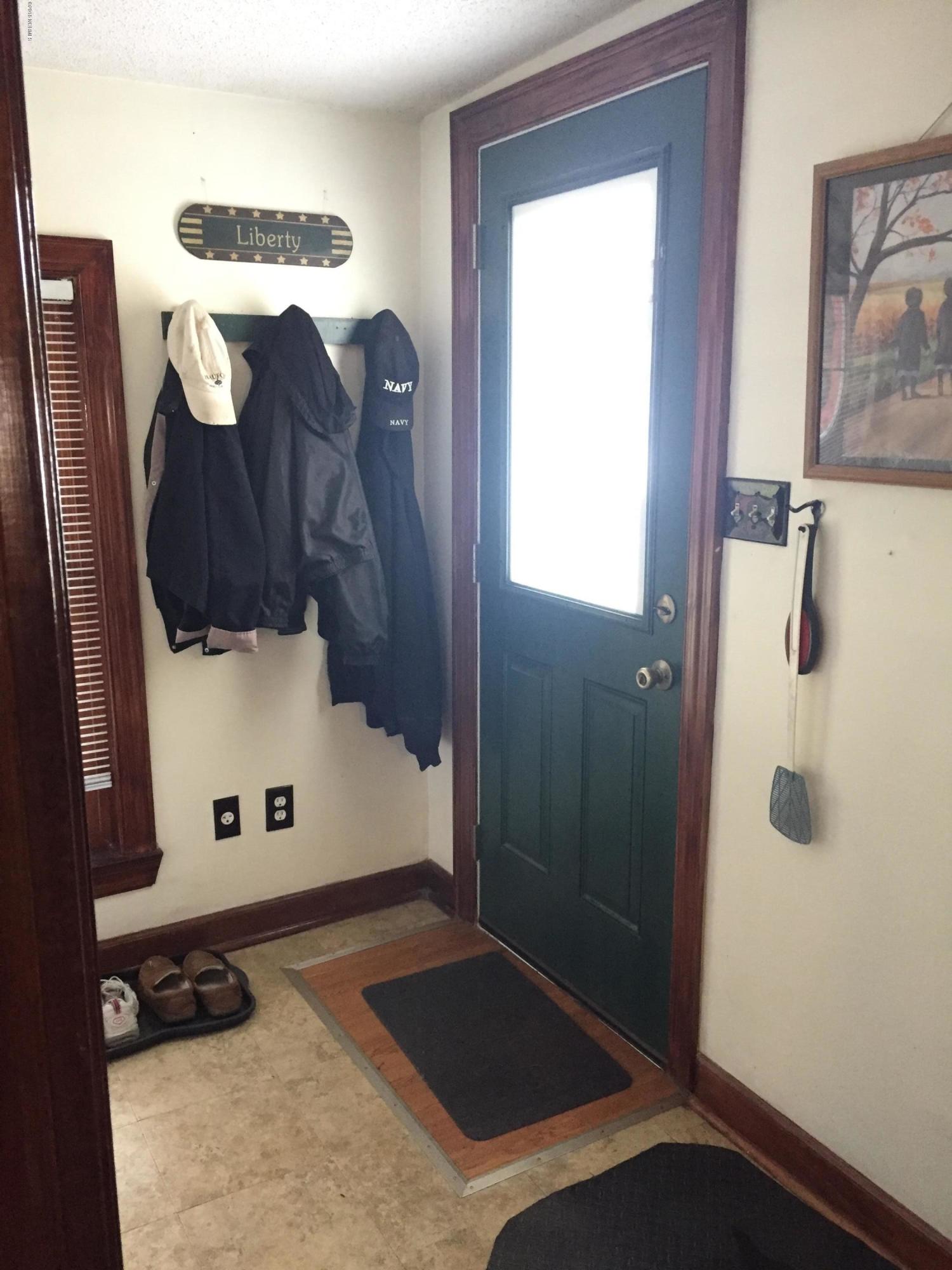 335 Washington Post Road New Bern, NC 28562 - Photo 6 of 38 Mud room off the kitchen
