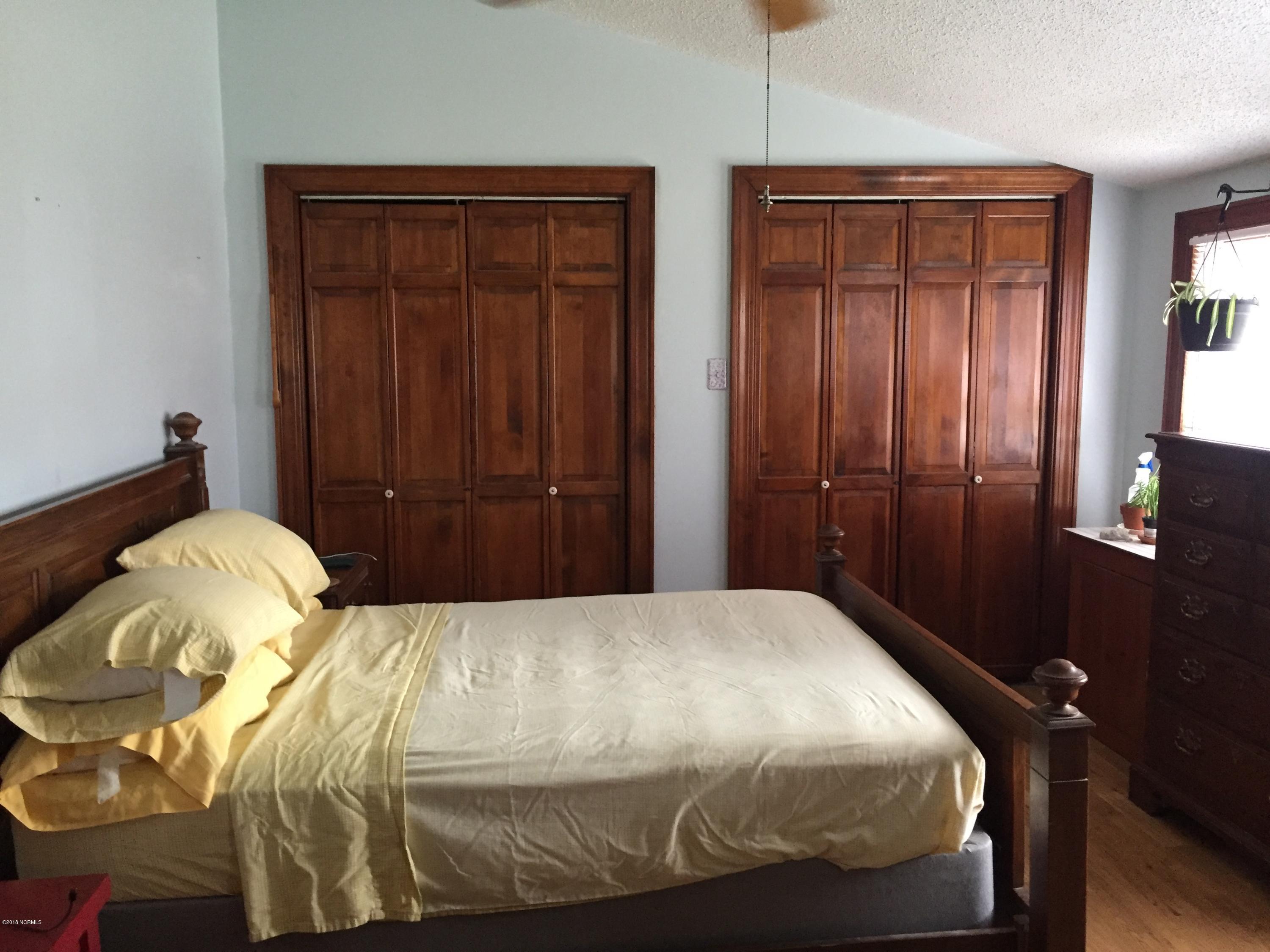 335 Washington Post Road New Bern, NC 28562 - Photo 8 of 38 Master bedroom has 2 lg closets
