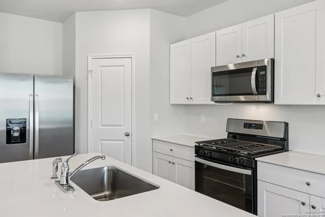 $2,180 | 9926 Auger, San Antonio, TX 78221