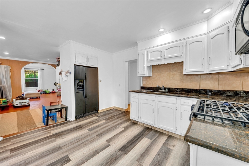 56 Park Street Hudson, MA 01749 - Photo 9 of 30