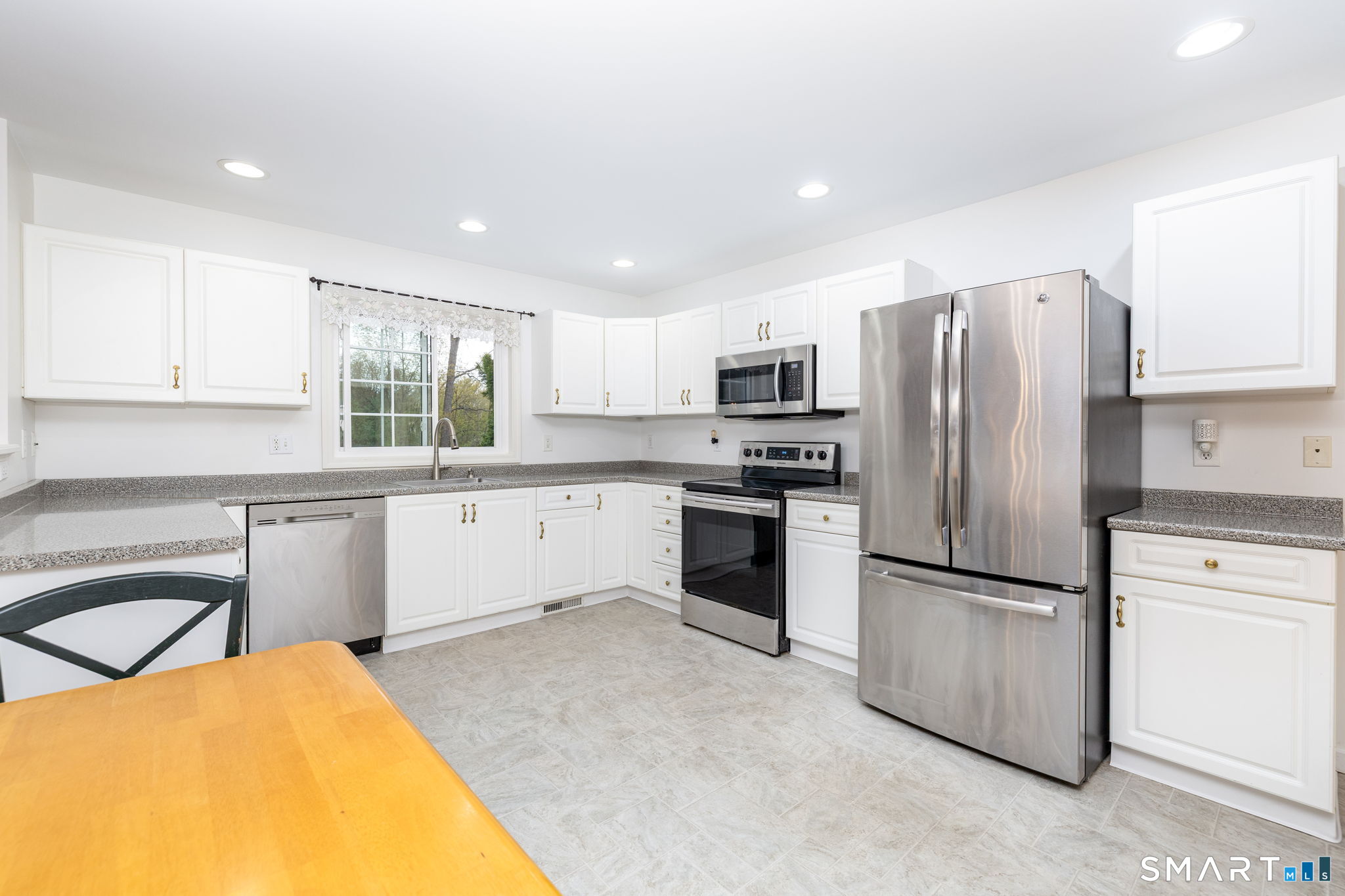 54 Elizabeth Circle, Unit 54 Newtown, CT 06482 - Photo 9 of 36