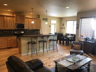 61241 Splendor Lane Bend, OR 97702 - Photo 2 of 25 Downstairs great room concept
