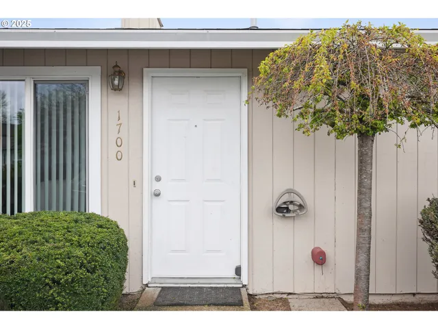 $859,900 | 1700 Northeast 231st Court, Wood Village, OR 97060