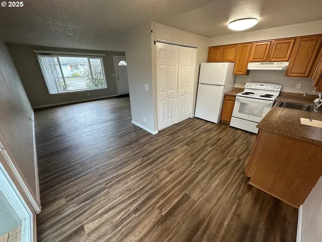 $859,900 | 1700 Northeast 231st Court, Wood Village, OR 97060