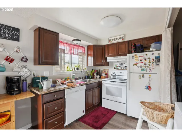 $859,900 | 1700 Northeast 231st Court, Wood Village, OR 97060