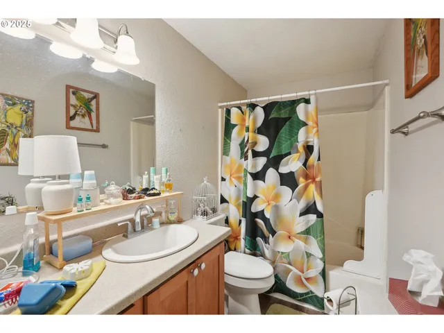 $859,900 | 1700 Northeast 231st Court, Wood Village, OR 97060