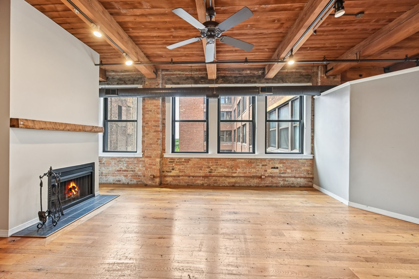 913 West Van Buren Street, Unit 5H Chicago, IL 60607 - Photo 11 of 23 a view of front door