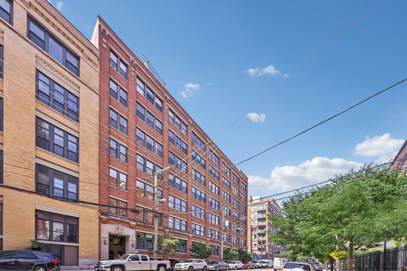 913 West Van Buren Street, Unit 5H Chicago, IL 60607 - Photo 2 of 23 a front view of a building