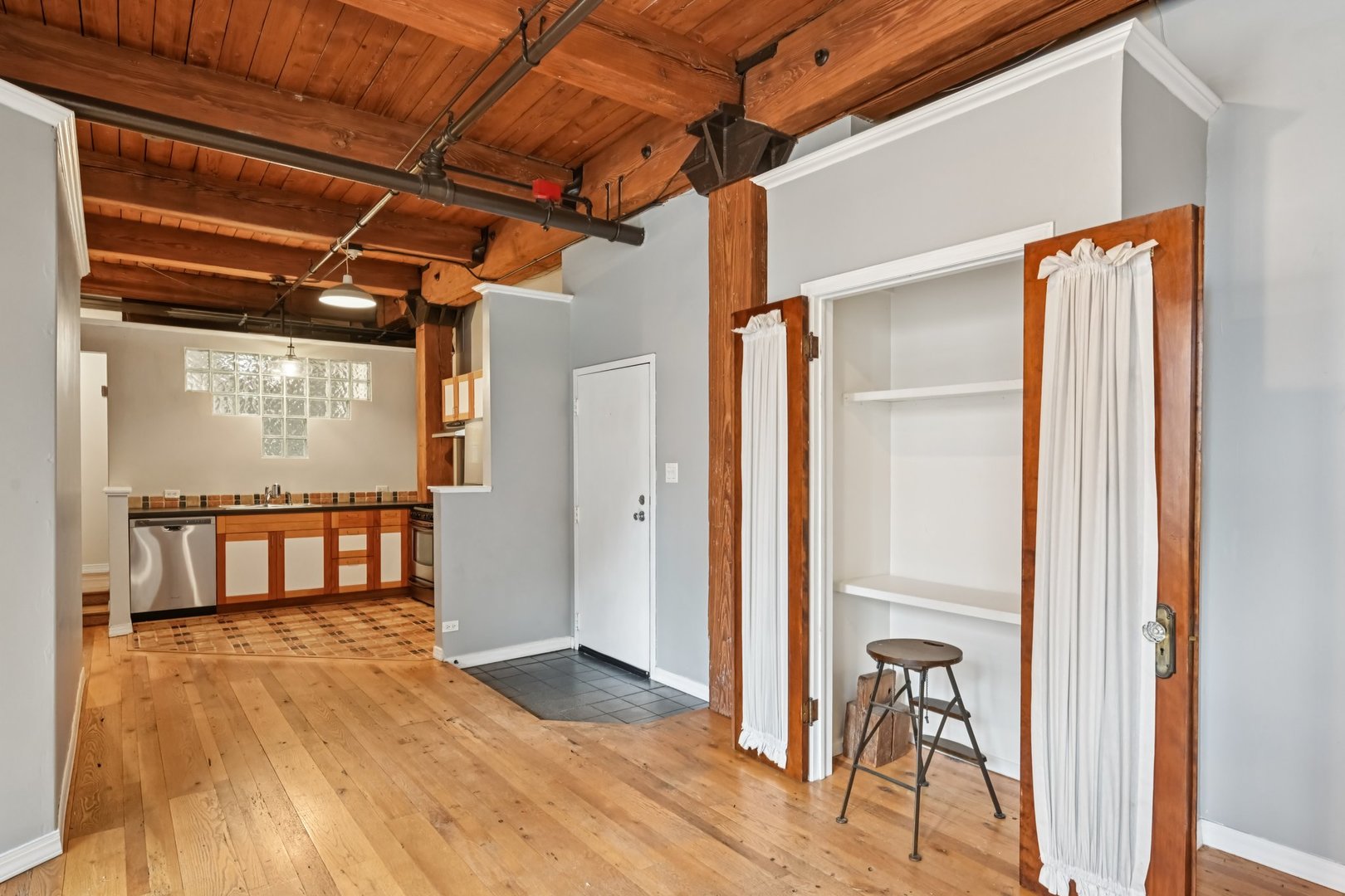 913 West Van Buren Street, Unit 5H Chicago, IL 60607 - Photo 7 of 23 a view of an empty room