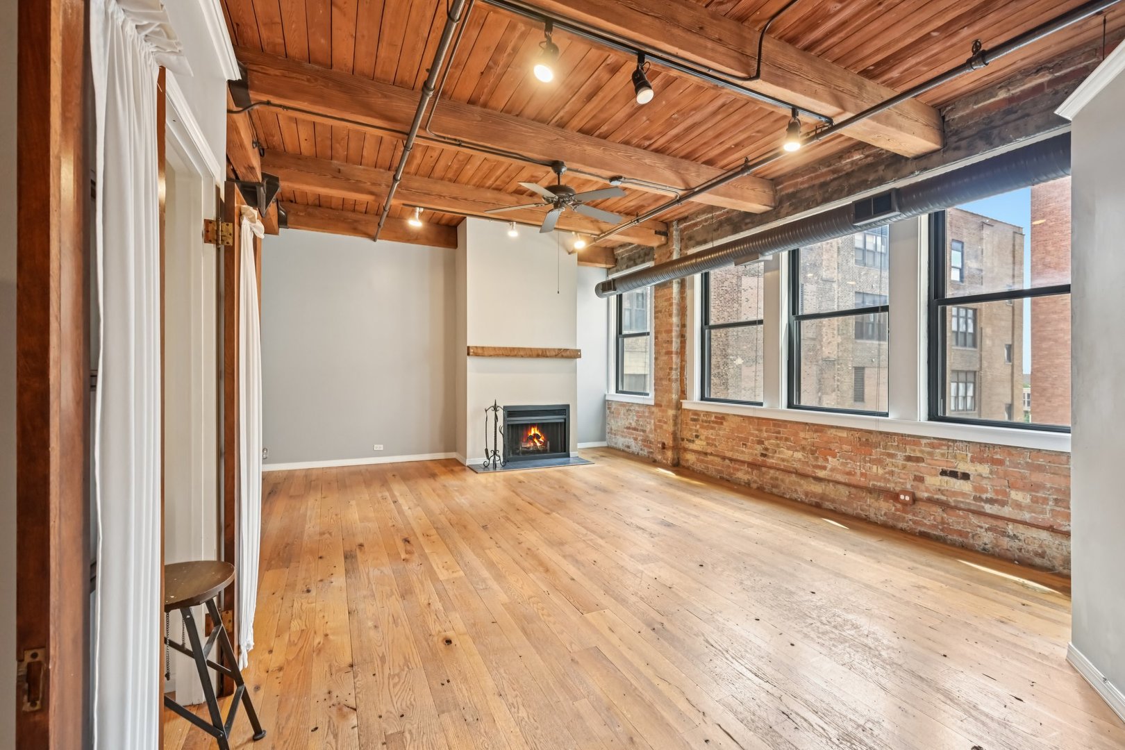 913 West Van Buren Street, Unit 5H Chicago, IL 60607 - Photo 9 of 23 a view of an empty room with a fireplace