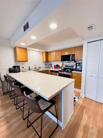 $3,200 | 520 Orton Avenue, Unit 503, Fort Lauderdale, FL 33304