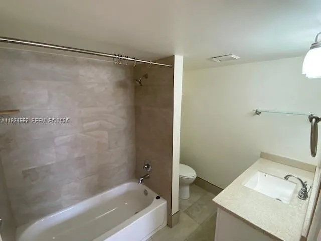 $3,200 | 520 Orton Avenue, Unit 503, Fort Lauderdale, FL 33304